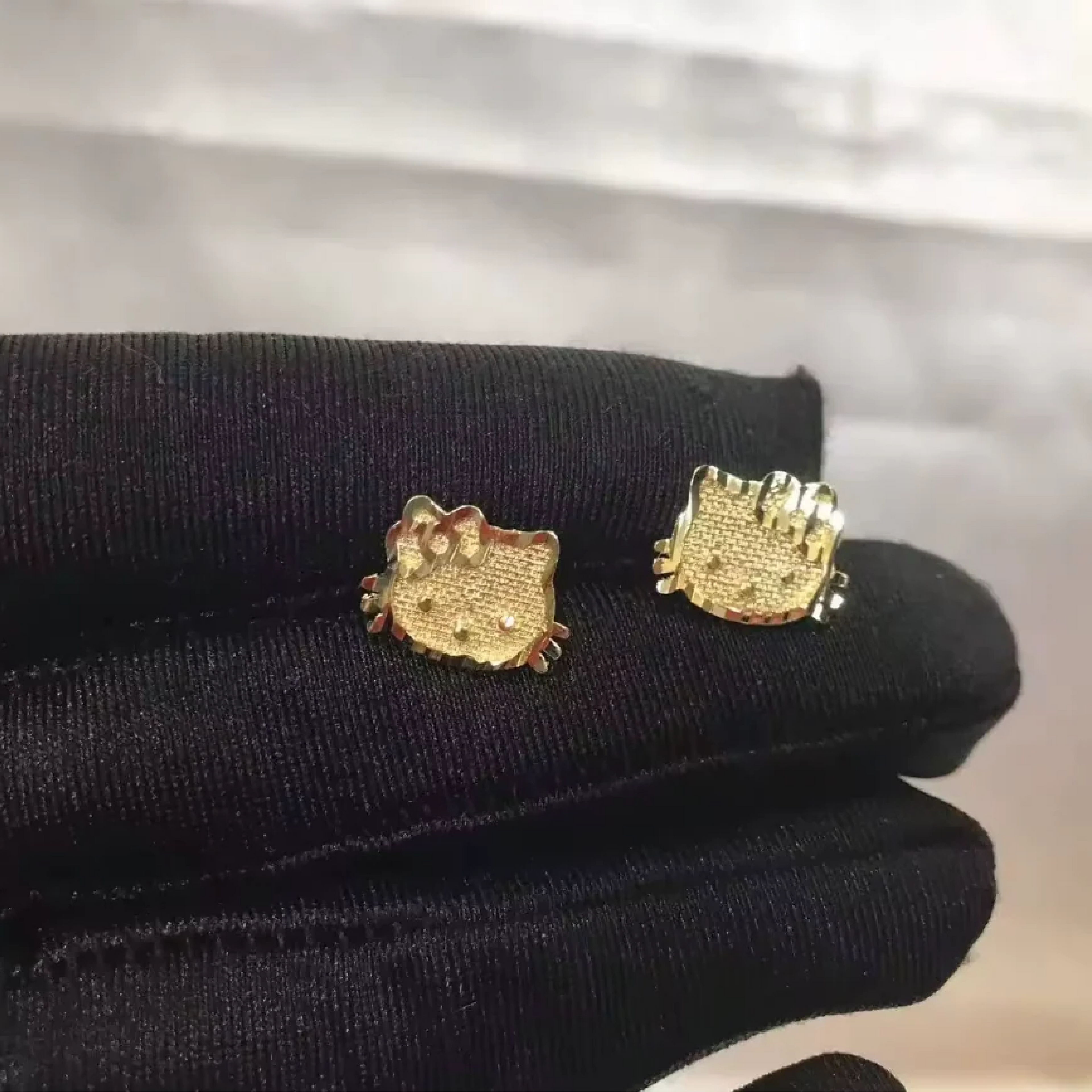 HK STUDS